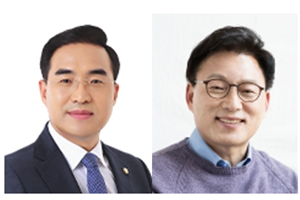 거대야당 이끌 민주당 원내대표 누가 될까, 박홍근 <a href='https://www.businesspost.co.kr/BP?command=article_view&num=316257' class='human_link' style='text-decoration:underline' target='_blank'>박광온</a> 2파전 양상