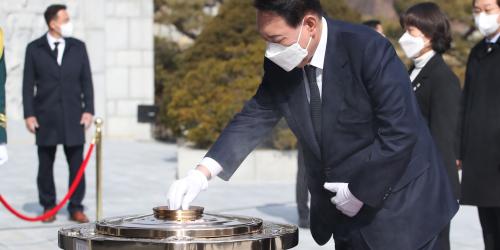 윤석열 첫 공식일정 현충원 참배, 