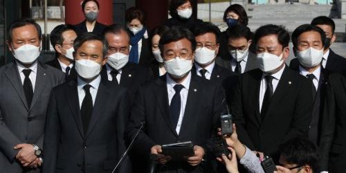 민주당 지도체제 내홍은 계파 분화 조짐인가, 원내대표 경선이 풍향계