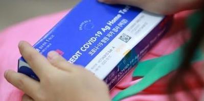 코로나19 자가검사키트 1인당 5개 이상 구매 가능, 온라인 판매는 불가 