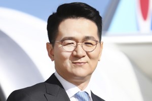 [Who Is ?] <a href='https://www.businesspost.co.kr/BP?command=article_view&num=338651' class='human_link' style='text-decoration:underline' target='_blank'>조원태</a> 한진그룹 회장 겸 대한항공 대표이사