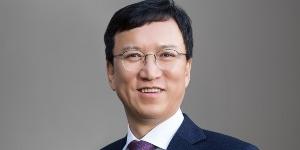 휴온스그룹 모든 계열사 전문경영인체제로, 회장 윤성태는 비전만 제시