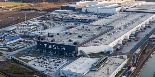 테슬라 상하이 전기차공장 가동 대폭 축소, 물류난에 부품 수급 차질
