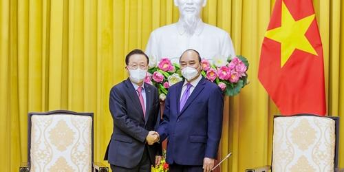 신용보증기금 이사장 윤대희, 베트남 방문해 주석 만나 협조 요청  