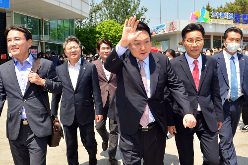 [데스크리포트 5월] 이재명 안철수 맞붙나,민주·국힘 지방선거 올인 