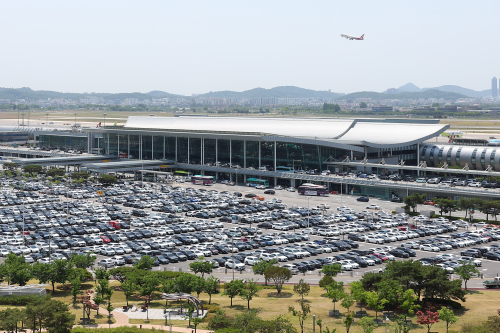 김포공항 이전 공약 지방선거 막판 변수로 떠올라, <a href='https://www.businesspost.co.kr/BP?command=article_view&num=337845' class='human_link' style='text-decoration:underline' target='_blank'>이재명</a> 자충수 되나