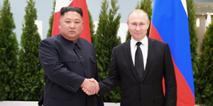 김정은 푸틴 우크라이나 침공 지지, “적대 세력 근원적 제거해야”