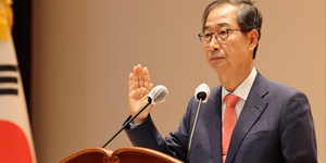 한덕수 취임식서 통합 강조, 노무현 추도식에 보수정부 총리로 첫 참석 
