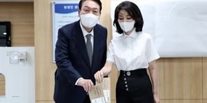 윤석열 김건희 사전투표 첫날 투표, 문재인 김정숙 양산에서 한 표 행사