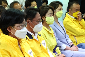 정의당 출구조사에 침묵, 배진교 “진보정당 갈 길 성찰할 시간 다가와”