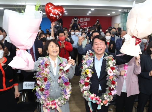 안철수 여당 의원으로 국회에 복귀, 국민의힘 당권 도전 디딤돌 마련