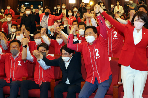 국민의힘 지방선거 17곳 중 10곳 승리 확실, 세종 우세 경기 대전 접전