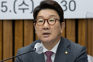 안철수와 이준석 중재하는 권성동, "김윤 만 받아 최고위원 9명으로" 