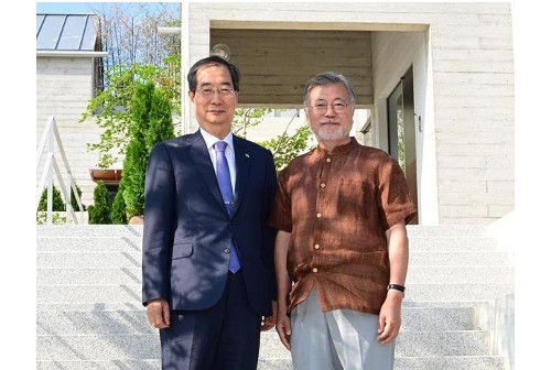 문재인 만난 한덕수 “화합으로 사회 발전, 새 정부 국정운영 도와달라"