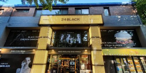 이마트24, '검은사막' '머스트잇'과 함께 팝업스토어 '24BLACK' 열어