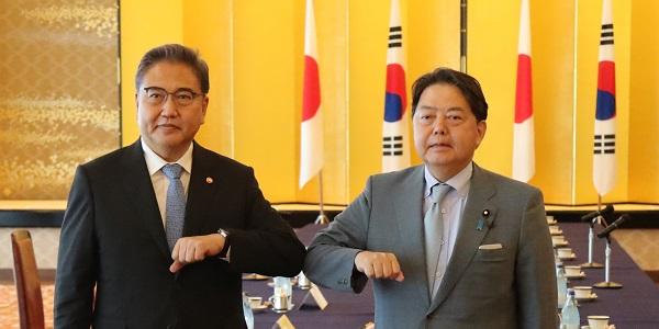 외교부 장관 박진, 일본 외무상과 강제징용 문제 해결에 뜻 모아