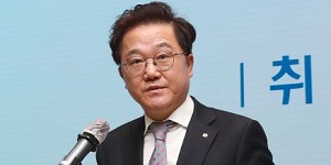 산업은행장 강석훈 뿔난 직원들 직접 설득 나설까, 부산이전 갈등 장기화  