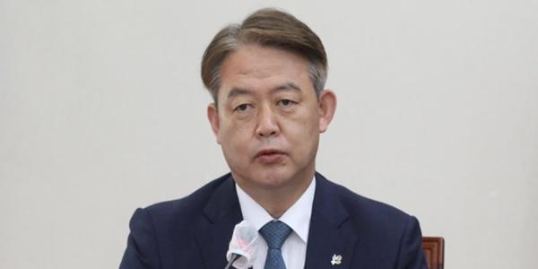 국가안보실 2차장 신인호 전격 사퇴, 대통령실 “건강 악화로 직무 어려워”