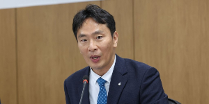 금감원장 <a href='https://www.businesspost.co.kr/BP?command=article_view&num=317426' class='human_link' style='text-decoration:underline' target='_blank'>이복현</a> 금융회사 CEO 만나 금융시장 점검, "위험 대비해야"