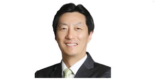 인사 앞둔 신세계그룹 폭풍전야, SCK컴퍼니 송호섭 이마트 <a href='https://www.businesspost.co.kr/BP?command=article_view&num=315424' class='human_link' style='text-decoration:underline' target='_blank'>강희석</a> '불안'