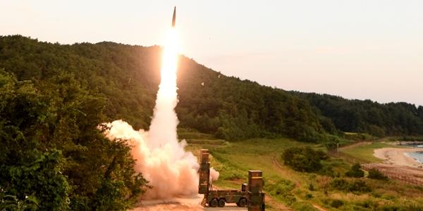 북한 도발에 맞서 발사된 현무 미사일 후방으로 떨어져, 군당국 조사 착수