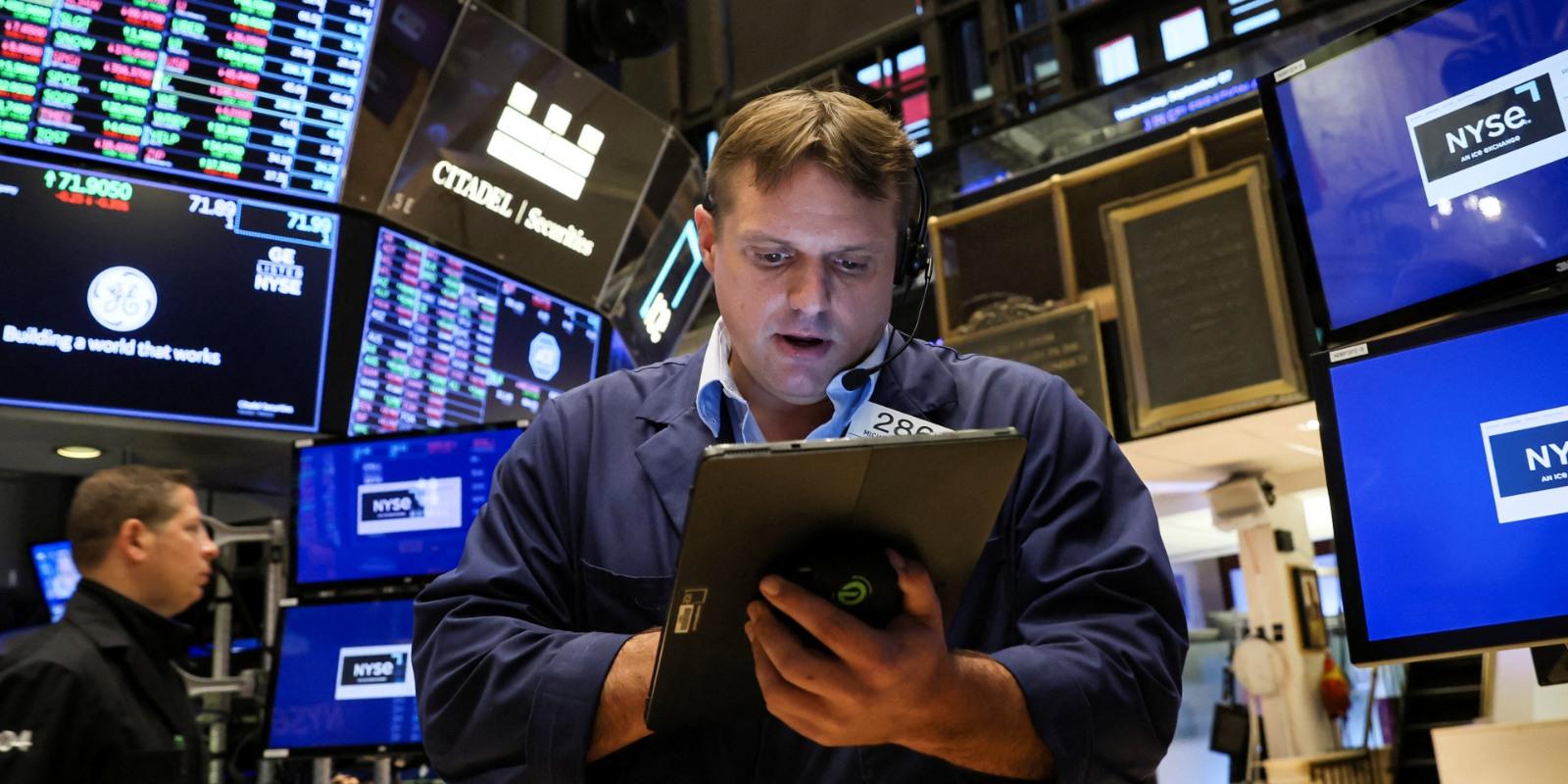 뉴욕증시 3대 지수 모두 하락, 고용지표 개선에 연준 긴축전략 지속 우려