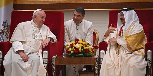 [오늘Who] 현직 교황 첫 바레인 방문 프란치스코, 이슬람 세계와 소통