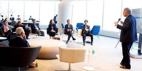 SK그룹 이사회 전문성 높인다, 사외이사 후보군 만들고 정례 회의도 개최