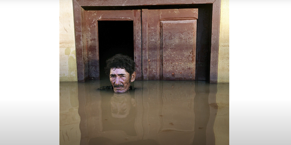 재앙 이후를 찍는 사진작가 기드온 멘델, 기후위기를 경고하다 