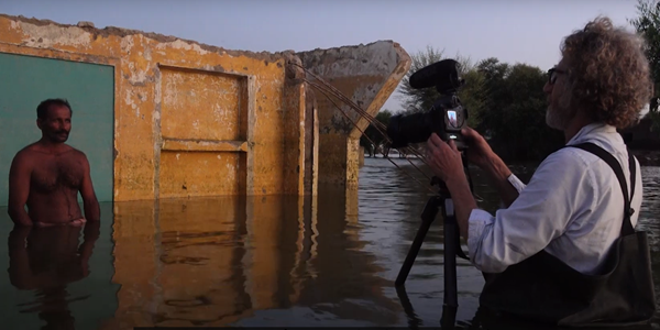 재앙 이후를 찍는 사진작가 기드온 멘델, 기후위기를 경고하다 