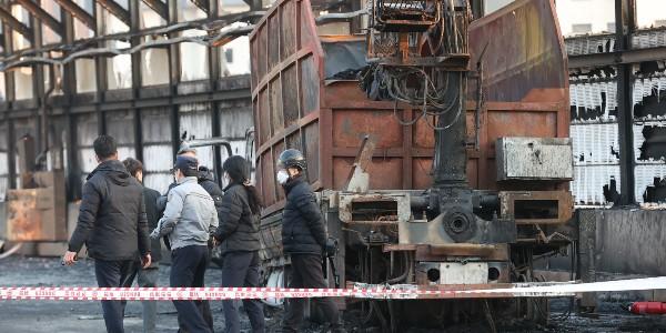 과천 제2경인고속도로에서 대규모 화재 발생, 5명 사망 37명 부상