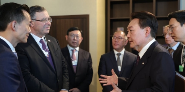 윤석열 대통령 해외순방 귀국길 올라, "경제에 모든 일정 중심 뒀다”