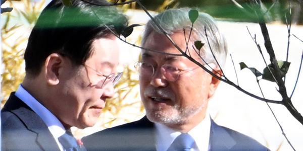 문재인 만난 이재명, ‘친문' 손잡고 사법리스크로 흔들린 당 결속 다지기