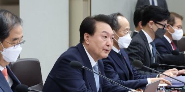 윤석열 국무회의에서 순방 MOU 후속조치 강조, “철저히 준비해야”