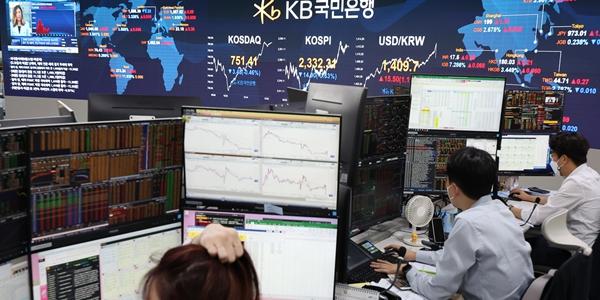 코스피 외국인투자자 매수세에 힘입어 장중 2440선 강세, 코스닥도 올라 