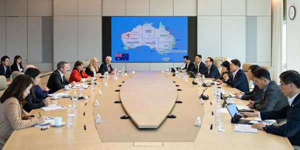 포스코그룹 회장 최정우 서호주 총리와 만나, 