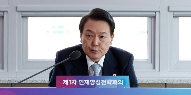 지역소멸 신호탄 지방대학 위기, 지자체 권한 높이면 '벚꽃엔딩' 없을까