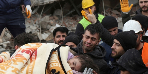 튀르키예 지진 피해로 사망자 1500명 넘어서, 윤석열 "인도적 지원 검토"