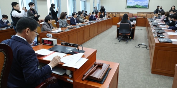  ‘9개월 시한부’ 국회 기후위기특위, 시민단체들 “입법권 주고 상설화해야”