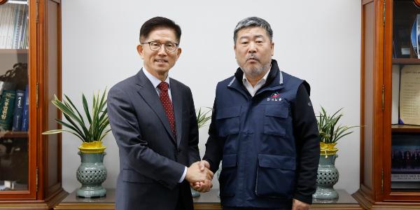 한국노총 김동명, 경사노위 김문수에 “정부정책 들러리 서지 않을 것”