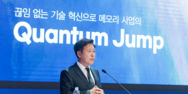 인공지능에 기대 거는 SK하이닉스, <a href='https://www.businesspost.co.kr/BP?command=article_view&num=331943' class='human_link' style='text-decoration:underline' target='_blank'>박정호</a> 고대역폭 메모리로 패러다임 바꾼다