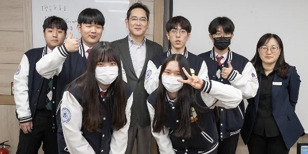 이병철이 시작한 삼성 '사회적책임', 이재용 다문화청소년과 노인으로 확대