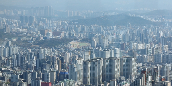 [데스크리포트 4월] 부동산시장에 온기는 언제, 반등 신호 아직 미약해