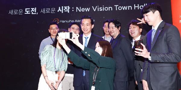 김동관 한화그룹 부회장 승진 1년, 외형 확대와 신사업으로 총수 가는 길 다져