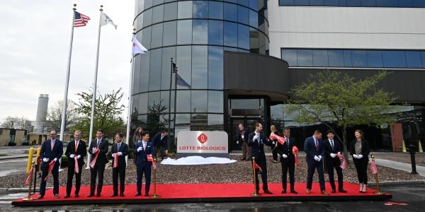 롯데바이오로직스 바이오의약품 CDMO 사업 본격화, 미국 공장 현판식