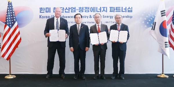 두산에너빌리티 뉴스케일과 SMR 협력 강화, 박지원 “안전한 에너지 제공”