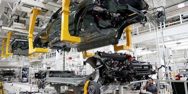 리비안 주식에 증권사는 '매도의견', 테슬라 가격인하로 수익성 악화