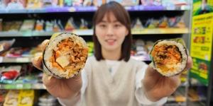 CU ‘백종원 우삼겹 한줄 김밥’ 출시, 2900원에 생수도 증정