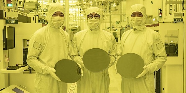 "TSMC 2나노 파운드리 고객 줄 섰다", 대만언론 삼성전자 추격에 위기감?