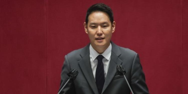 김남국 코인 논란, 여야 모두 신고 의무화 법안 내고도 입법 진전 없어